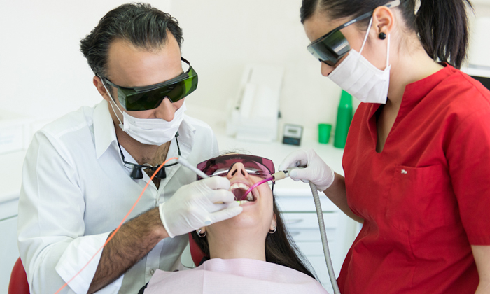 Laserbehandlung Zahnarzt